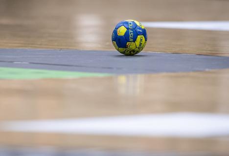 Handbal: CSM Oradea întâlneşte CSM Bucureşti, în ultimul joc de pe teren propriu din acest an