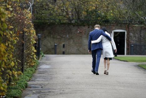 Prinţul Harry s-a logodit cu actriţa Meghan Markle (FOTO)
