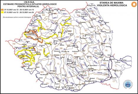 Cod portocaliu de inundaţii prelungit în Bihor. Debitele sunt încă mari pe Crişul Negru