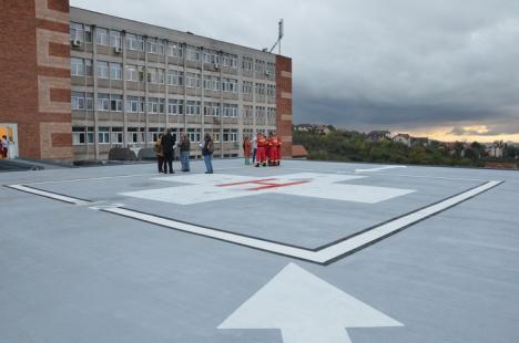 Spitalul Judeţean din Oradea a devenit prima clădire publică din România cu heliport pe acoperiş (FOTO/VIDEO)