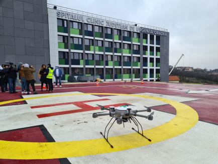 Demonstrație pe jumătate: O dronă care trebuia să transporte probe medicale de pe heliportul din Oradea a zburat fără „încărcătură” (VIDEO)