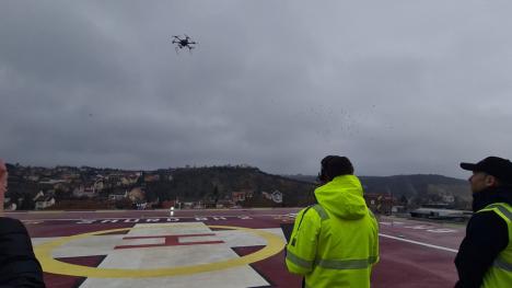 Duşi cu drona! 'Drona medicală' testată la Oradea, o chinezărie promovată de o firmă australiană... cu acţionari români (FOTO)