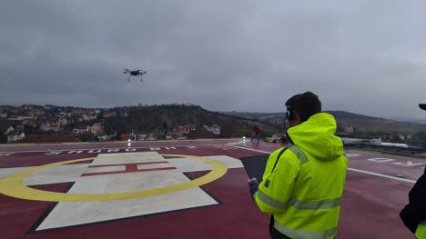 Demonstrație pe jumătate: O dronă care trebuia să transporte probe medicale de pe heliportul din Oradea a zburat fără „încărcătură” (VIDEO)