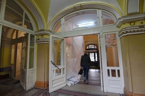 Birou la Curte: Inspectorii Curţii de Conturi se instalează în Primăria Oradea