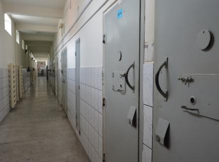 Sinucidere la Penitenciarul Oradea: Un bărbat de 38 de ani s-a spânzurat în camera de deţinere