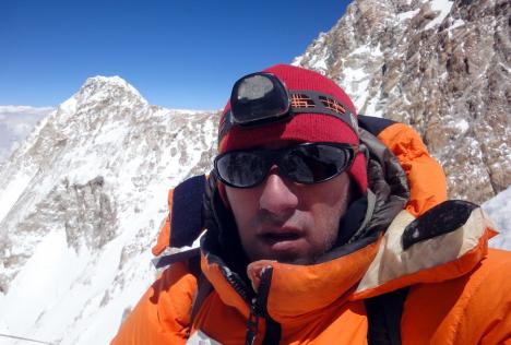 Primul român care a urcat pe „vârful neatins” din Himalaya: Horia Colibășanu a cucerit al treilea munte ca înălțime de pe planetă