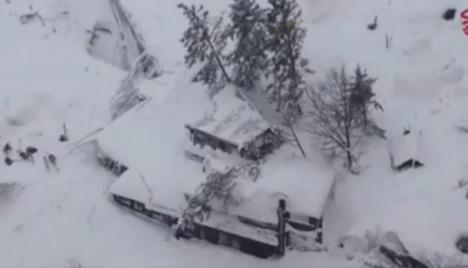 O româncă şi cei doi copii ai ei se află în hotelul distrus de avalanşă în Italia