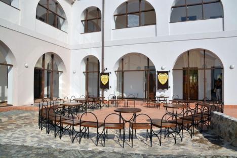 Hotelul din Cetatea Oradea va fi închiriat prin licitaţie, ca şcoală de ospitalitate (FOTO)