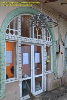 Hotel prădat: Emblematicul Hotel Parc din Oradea zace părăginit şi jefuit de elemente unice care îl decorau (FOTO)