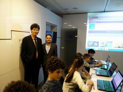 Europarlamentarul Emilian Pavel a găzduit un curs de programare al elevilor gojdişti (FOTO)