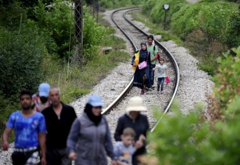 16 cetăţeni români, reţinuţi în Ungaria pentru trafic de persoane