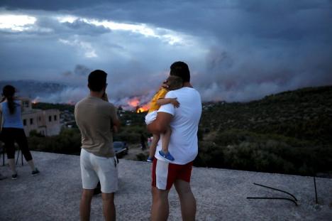 Iadul din Grecia: Mărturii cutremurătoare ale supravieţuitorilor incendiilor devastatoare (FOTO/VIDEO)