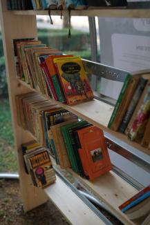 Proiect inedit în Apuseni: Turiștii, invitați să intre în „Igloo-ul Vieții”, o bibliotecă cu cărți despre om și natură (FOTO)