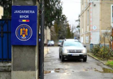 Percheziţii ale ofiţerilor DGA Bihor la locuinţele a trei jandarmi din Oradea. La sediul Jandarmeriei Bihor se ridică documente din birourile şefilor