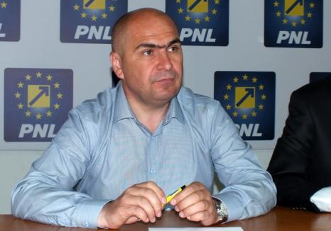 Tensiuni în PNL: Unii lideri cer demisia lui Bolojan, acuzându-l că nu s-a implicat suficient în campanie