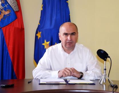 Ilie Bolojan, despre ferma Nutripork: 'Ori se fac investiţii care să elimine sursa de miros, ori nu se mai eliberează autorizaţia!'