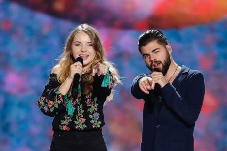 Accident pe scena Eurovision, la prima repetiţie, pentru Ilinca şi Alex, reprezentanţii României (FOTO/VIDEO)