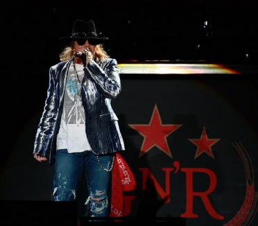 Guns N' Roses, întâmpinaţi cu huiduieli în România