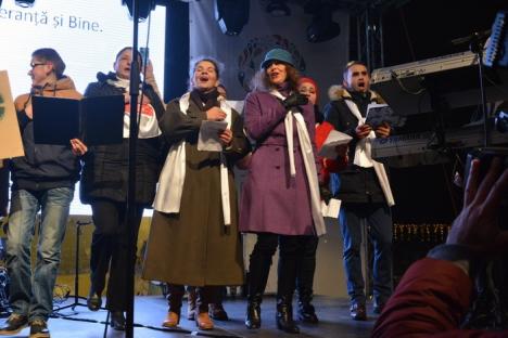 În cor cu doamna Cioloş: 2.000 de orădeni au cântat un imn al donatorilor de sânge în Piaţa Unirii (FOTO/VIDEO)