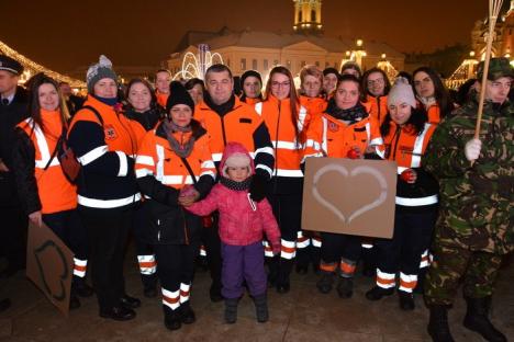 În cor cu doamna Cioloş: 2.000 de orădeni au cântat un imn al donatorilor de sânge în Piaţa Unirii (FOTO/VIDEO)