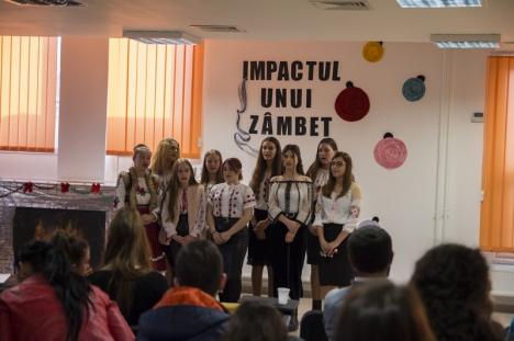Impactul unui zâmbet: Elevii Colegiului Economic din Oradea au strâns bani pentru o fetiţă bolnavă (FOTO)