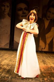 'În plină glorie!' Povestea cântăreţei Florence Foster Jenkins, pe scena Teatrului Regina Maria