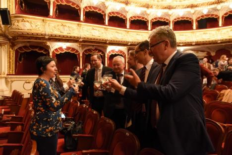 O jumătate de oră întârziere, şapte discursuri şi două momente artistice la inaugurarea scenei rotative a Teatrului, de aproape un milion de euro (FOTO / VIDEO)