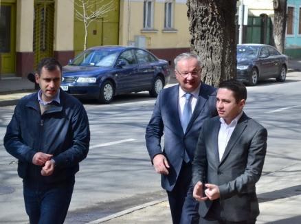 Europarlamentarul Emilian Pavel şi-a inaugurat biroul din Oradea (FOTO)