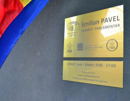 Europarlamentarul Emilian Pavel şi-a inaugurat biroul din Oradea (FOTO)