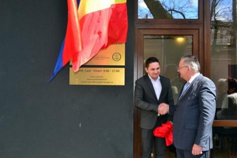 Europarlamentarul Emilian Pavel şi-a inaugurat biroul din Oradea (FOTO)