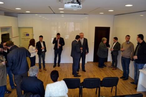 Europarlamentarul Emilian Pavel şi-a inaugurat biroul din Oradea (FOTO)