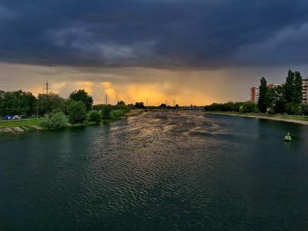 Se anunță vijelie, grindină și averse. Județul Bihor, din nou sub cod galben