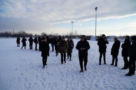 Înnoită și extinsă, baza sportivă Motorul din Oradea a fost predată Primăriei. Edilul Florin Birta și ministrul Cseke Attila au dat „autografe”, simbolic, pe o minge de fotbal (FOTO/VIDEO)