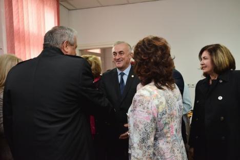 Cadou de ziua lui: Deputatul PSD Dumitru Gherman şi-a inaugurat cabinetul parlamentar, cu preoţi şi o petrecere (FOTO)