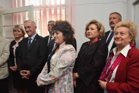 Cadou de ziua lui: Deputatul PSD Dumitru Gherman şi-a inaugurat cabinetul parlamentar, cu preoţi şi o petrecere (FOTO)