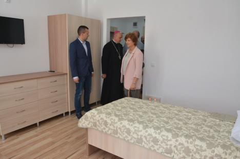 Pentru bătrâneţi senine şi respectate: După 10 ani de lucrări, Caritas Eparhial a inaugurat Casa Frenţiu (FOTO)