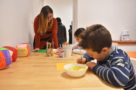 Lecţia de bunătate: Un ONG din Oradea a deschis primul after-school pentru copii cu părinţi bolnavi de cancer (FOTO)