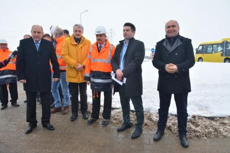 Drumul nou dintre Oradea şi Sântandrei, deschis circulaţiei. Cei doi primari au anunţat noi investiţii în traficul dintre cele două localităţi (FOTO/VIDEO)