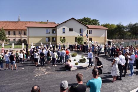O grădiniță construită de la zero, cu jumătate de milion de euro, inaugurată în Sânmartin: „Este cea mai frumoasă din județ” (FOTO)