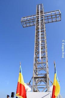 Cruce luminoasă de 14 metri, înălţată la Vintere cu ocazia Centenarului (FOTO)
