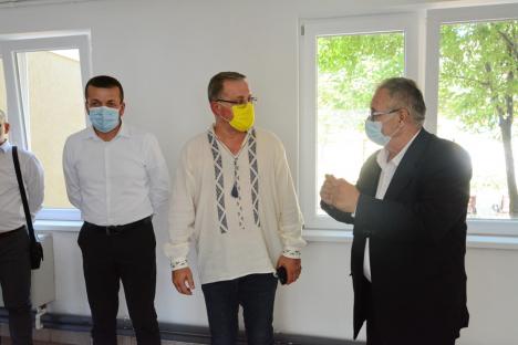 Îmbrăcat în ie, ministrul Agriculturii a inaugurat noul sediu al Oficiului Fitosanitar Bihor (FOTO / VIDEO)