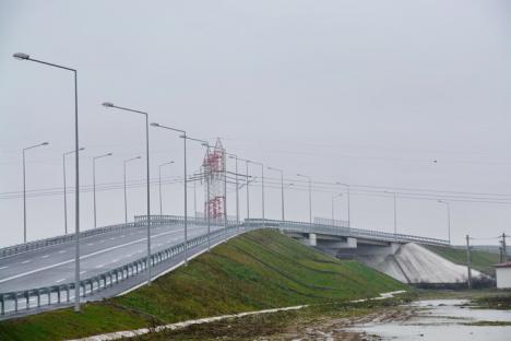 S-a deschis: pasarela rutieră a CNADNR peste liniile CFR din zona Metro a fost dată în folosinţă (FOTO/VIDEO)