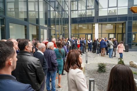 Noul sediu ABA Crișuri, inaugurat de doi foști miniștri. Absent de la eveniment, Bolojan a fost lăudat pentru că e „unicat” (FOTO)
