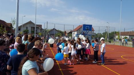 1 Iunie la Sîntandrei: Sute de copii au luat cu asalt noul parc, inaugurat chiar de ziua lor (FOTO / VIDEO)