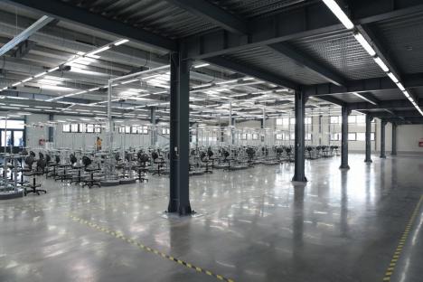 VALTRYP, la mai mare! O fabrică orădeană, parteneră a unor producători auto internaţionali, se extinde (FOTO)