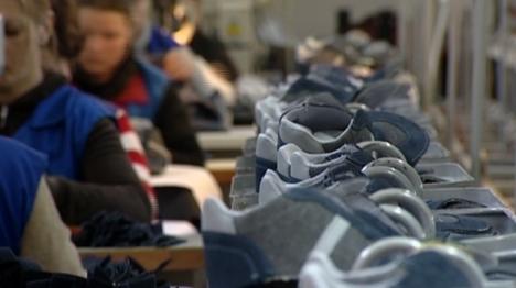 Fabricile de încălţăminte şi confecţii din Bihor mor încet: Cel puţin 500 de angajaţi vor fi concediaţi în următoarea perioadă