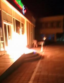 Magazin incendiat în Oradea! Autorii au avut un mesaj pentru firma WGS și clienții ei: „Toate o să ardă!” (FOTO/VIDEO)