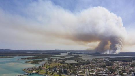 Incendiile catastrofale din Australia capătă amploare: Ar putea fi numit un 'Cernobîl climatic'