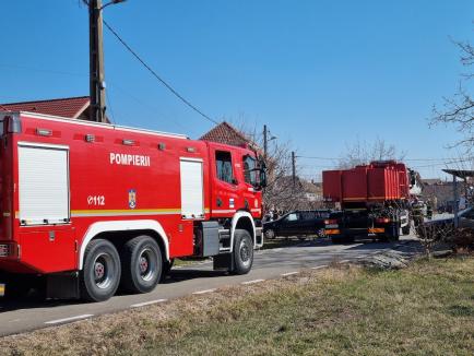 Incendiu violent la o casă din Sântandrei (FOTO / VIDEO)