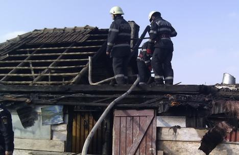 Doi bihoreni au ajuns la spital, după ce au încercat să stingă un incendiu